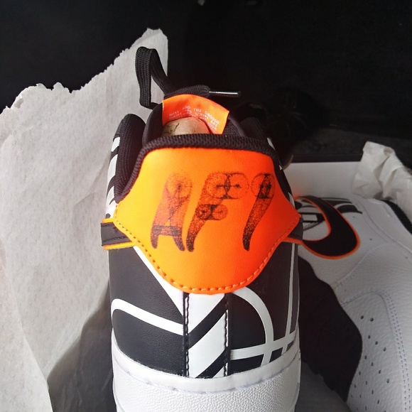 2 pairs of shoes - Picture 2 of 8